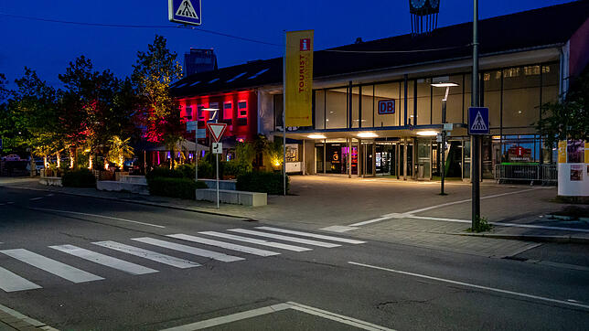 Nach der Messerstecherei am Schwenninger Bahnhof am 1. November sitzt ein Tatverdächtiger jetzt in Haft.