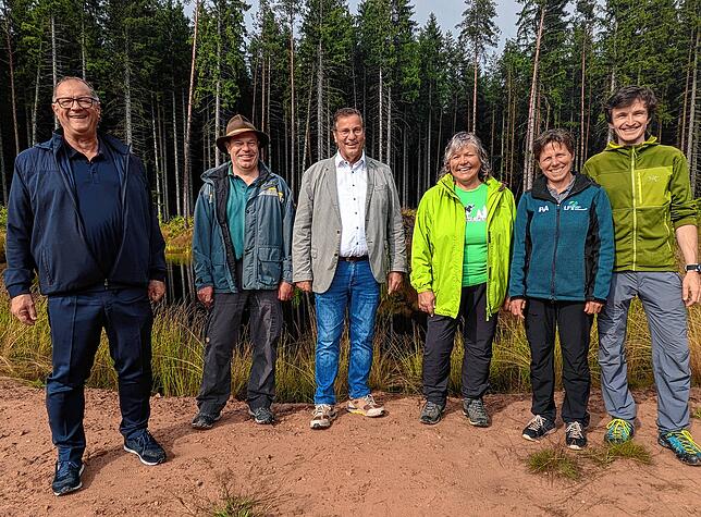 Ortstermin im Villinger Wald: Oberbürgermeister Jürgen Roth, Forstamtsleiter Tobias Kühn, Peter Hauk, Minister für Ernährung, Ländlichen ...