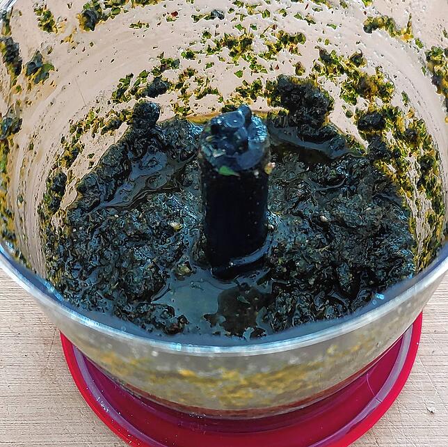 Bild 4: Giersch &ndash; ein Unkraut? Von wegen! Dieses leckere Pesto-Rezept ist nur eine Verwendungsmöglichkeit