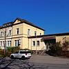 Die Zukunft der einstigen Sparkassen-Filiale in Stefansfeld ist momentan unklar, weshalb sich nun auch eine Straßensanierung verschiebt.