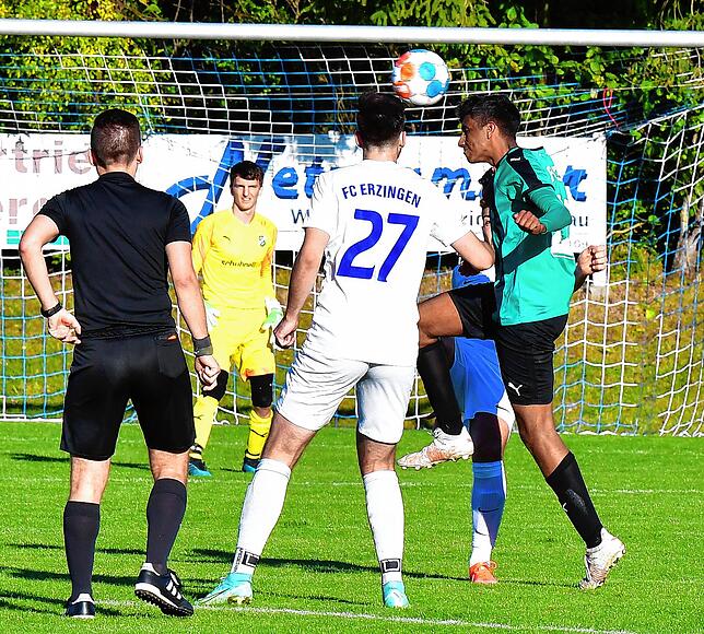 Bild 27: FC Zell übernimmt mit dem 2:1 beim FC Erzingen die Tabellenführung &ndash; und wir haben die Bilder!