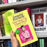 Das Buch „Im glad my mom died“ von Jeanette Mc Curdy wurde von Anna Linster lektoriert.