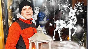 Die letzten Vorbereitungen laufen, so Daniel Ferrari. Lichterketten und Laternen sorgen für weihnachtliches Feeling auf dem ...