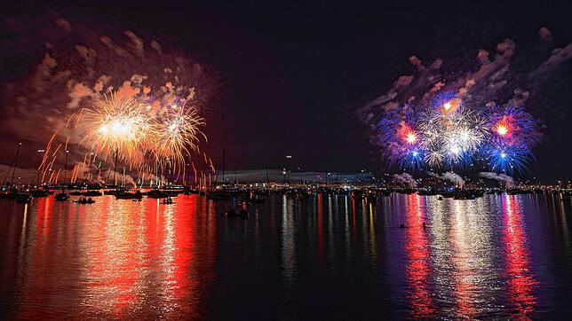 Bild 18: Wow! So atemberaubend schön ist das Feuerwerk 2025 beim Konstanzer Seenachtfest