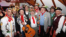 Sorgen im wahrsten Sinne des Wortes für Frohsinn (von links): Kai Armbruster, Ralf Bernauer, die Stadtstreichler, Markus Kuttruff und ...