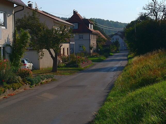 Die westliche Möggenweiler Straße. Dieser Bereich zählt zum ersten Bauabschnitt, der 2019 bis 2020 erledigt werden soll.