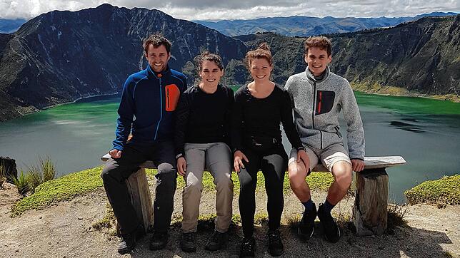 Schöne Urlaubstage in den Anden Ecuadors verbrachten (von links) Christian Sautermeister, Lena Ebner, Anna-Lisa Butowski und Luca Völkle ...