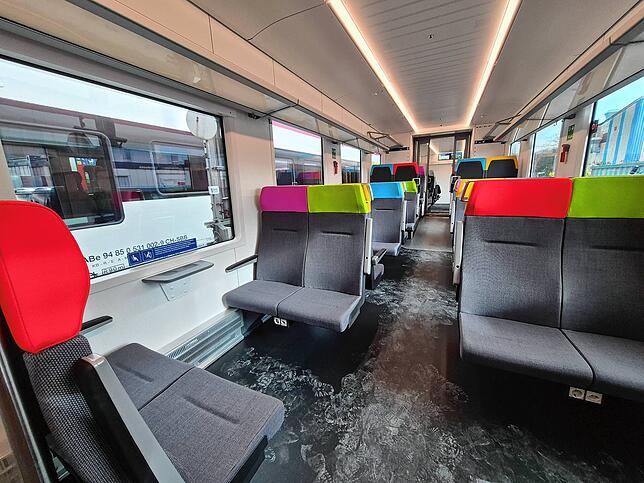 Hier geht es bunter zu: Auch die Züge, die in der Ostschweiz verkehren, werden ab 2026 durch die neuen „Flirt Evo“-Bahnen ersetzt. Diese ...