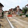 Die ersten Randsteine in der Schnerkinger Straße in Meßkirch sind gesetzt. Zum 13. September und damit zum Start ins neue Schuljahr soll ...