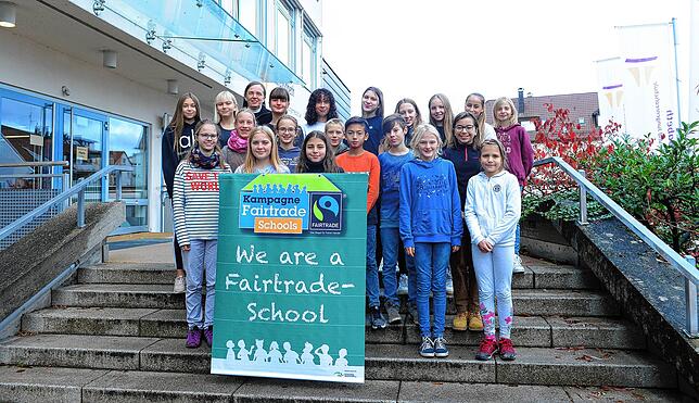 Das sind die Schülerinnen und Schüler, die den Verkauf von Fairtradeprodukten an der Realschule St. Elisabeth stemmen.