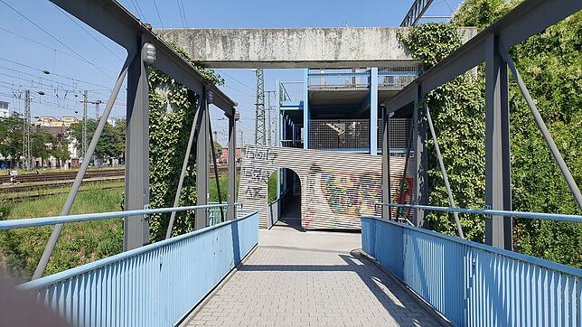 Rampe sowie Brücke sollen bleiben, es ist aber eine Treppe weniger geplant.