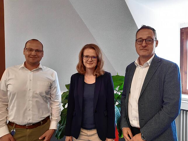 Sie beschäftigen sich mit einer künftigen Nahwärmegewinnung über die Kläranlage Radolfzell (von links): Lars Kießling (Leiter Anlagen ...