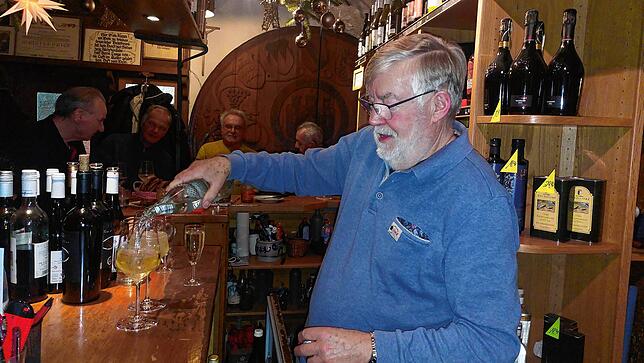 Manfred Baumann hat ein großes und schier unerschöpfliches Wissen über Wein. Bei ihm bleibt keine Frage über den Rebensaft unbeantwortet.