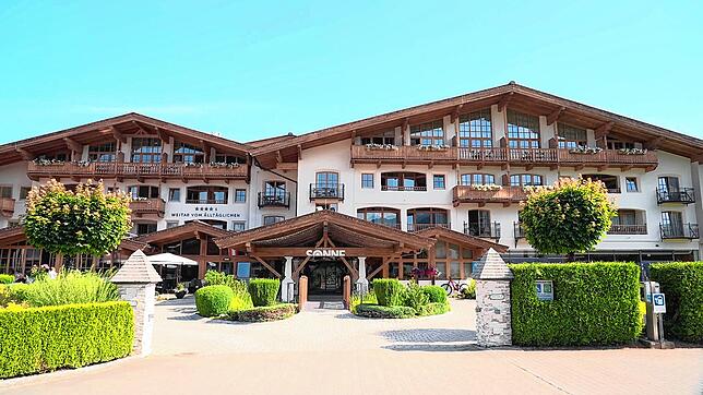 Im Vier-Sterne-Hotel „Sonne“ in Kirchberg/Tirol hat Jimi Blue Ochsenknecht seinen 30. Geburtstag gefeiert.