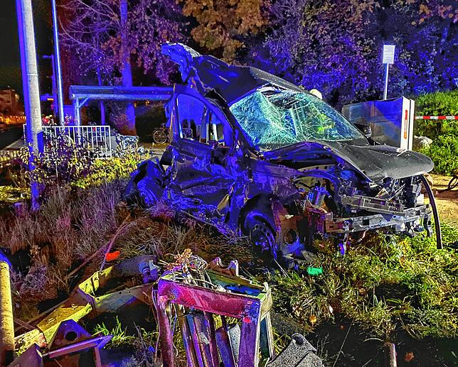 Der völlig zerstörte Caddy.
