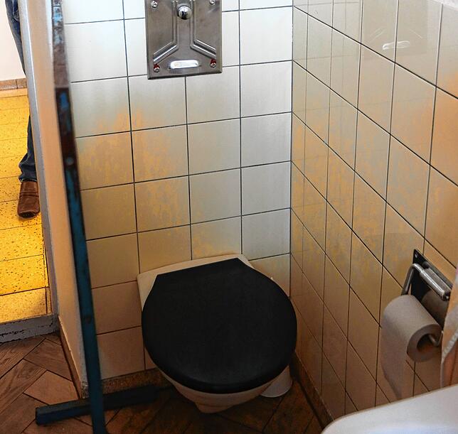 Beschränkt auf den minimalen Komfort: Die Zellentoilette.