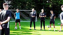 Ryszard Komornicki (Mitte) absolvierte in dieser Woche seine ersten Trainingseinheiten als Chefcoach des FC 08 Villingen.
