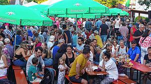 (Archivbild) Im vergangenen Jahr war der Dingelsdorfer Dorfplatz anlässlich des Herbstfestes sehr gut gefüllt.