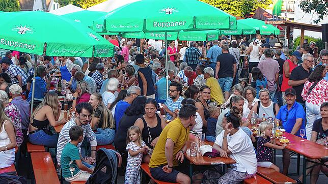 (Archivbild) Im vergangenen Jahr war der Dingelsdorfer Dorfplatz anlässlich des Herbstfestes sehr gut gefüllt.