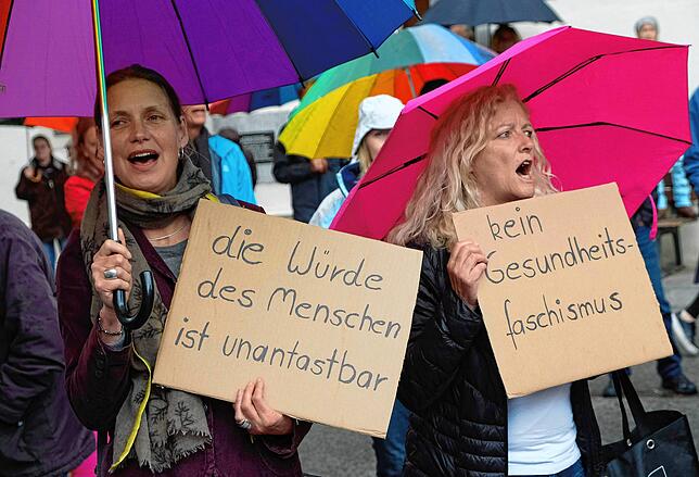 Erinnerung an das Grundrecht und markige Worte.