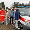 Der Pandemiebeauftrage Olaf Boettcher (rechts) zusammen mit einem der beiden mobilen Impfteams, die im Landkreis Menschen in ...
