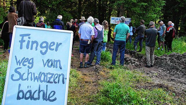 Klare Botschaft: &bdquo;Finger weg vom Schwarzenbächle&ldquo;, gesehen während der Blockade.