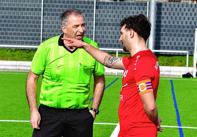 Bild 1: SV Jestetten gewinnt Kellerduell mit 3:2 gegen SV 08 Laufenburg II &ndash; und wir haben Bilder!