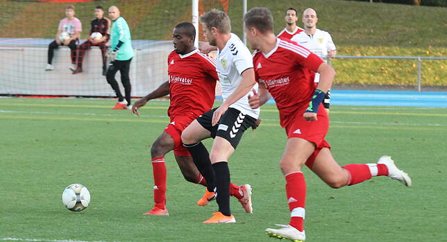 Bild 4: FSV Rheinfelden holt beim 2:2 gegen den FC Bad Krozingen den ersten Punkt in dieser Saison &ndash; und wir haben die Bilder!
