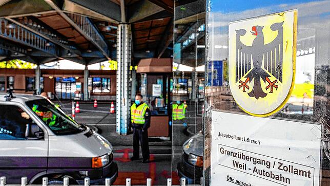 Die Bundespolizei bei einer Kontrolle am Autobahngrenzübergang Weil am Rhein. (Symbolbild) Hier war für einen 24-jährigen ...