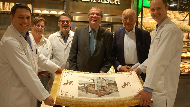 Freuen sich über die Erweiterung (von links): Carlos Sparacio, Kathrin Jeasing, Karsten Pabst, OB Klaus Eberhardt, Jörg Hieber und ...