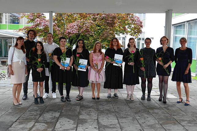 Bild 3: Schüler aus der Bodensee-Region freuen sich über ihre Abschlusszeugnisse &ndash; hier gibt&lsquo;s ihre Bilder