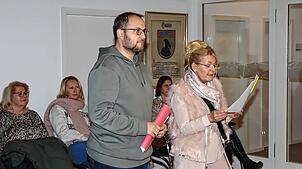 Schulleiterin Susanne Grünwald und Konrektor Lothar Reiner plädieren zu Beginn der Sitzung des Gemeinderates von Mönchweiler energisch ...