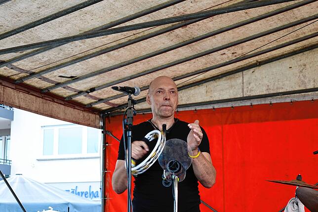 Bild 3: Zahlreiche Besucher lockt das Staader Hafenfest 2025 ans Bodenseeufer