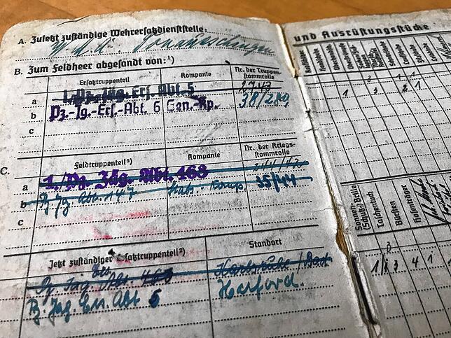 Im Soldbuch ist aufgelistet, wann Martin Dürrhammer wo im Einsatz war. 1941 wurde der damals 18-Jährige eingezogen. Im Dezember 1946 ...