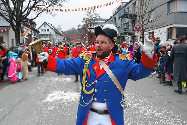Bild 9: Bonndorf feiert den 40. Geburtstag des Narrenvereins mit riesigem Umzug