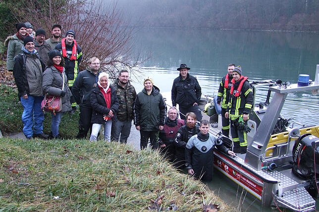In einer gemeinsamen Aktion von Angelsportverein, Schwimmclub, Tauchschule und Feuerwehr befreiten die Helfer den Rhein bei Hohentengen ...