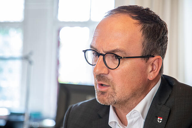 Bild 1: &bdquo;Wir müssen das Feuerwerk modernisieren&ldquo;: OB Uli Burchardt spricht über die Zukunft des Seenachtfests und den Klimanotstand in Konstanz