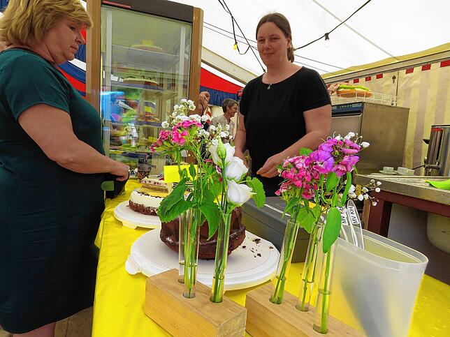 Bild 1: Dorffest in Kirchen-Hausen mit viel Angeboten und Besuch an vier Tagen