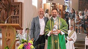 Bürgermeister Stefan Kaiser freut sich schon auf ein Wiedersehen mit dem persönlichen Freund und scheidenden Pfarrer Philipp Ostertag. ...