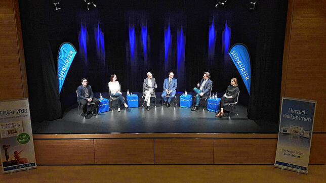 Bei der Podiumsdiskussion des SÜDKURIER (von links): Dominik Männle, Nadine Bohn, Redaktionsleiter Stefan Hilser, Jean-Christophe ...
