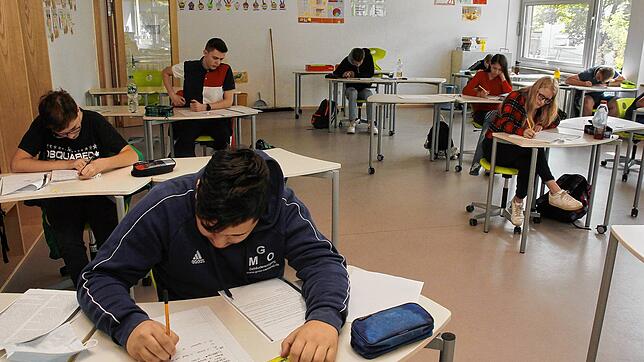 Die Schüler die Klasse 9a an der Peter-Thumb-Schule in Hilzingen haben ab Dienstag, 16. Juni, Prüfung und sind zur Zeit im Training für ...