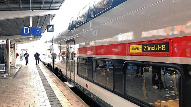 Eine Verbindung mit wackliger Zukunft? Ein Gäubahn-Intercity mit Ziel Zürich Hauptbahnhof.