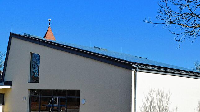 Die geförderte PV-Anlage auf dem Dach der Gemeindehalle Weiler. Foto: Lothar Herzog