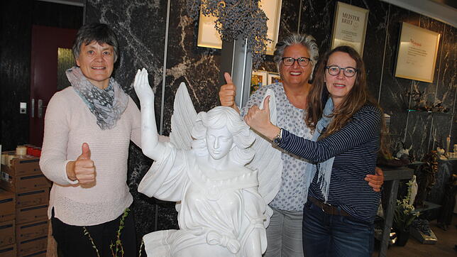 Sie treten für die Gleichberichtung von Mann und Frau in der katholischen Kirche in den Streik (von links): Gertrud Bernauer-Eckert, ...