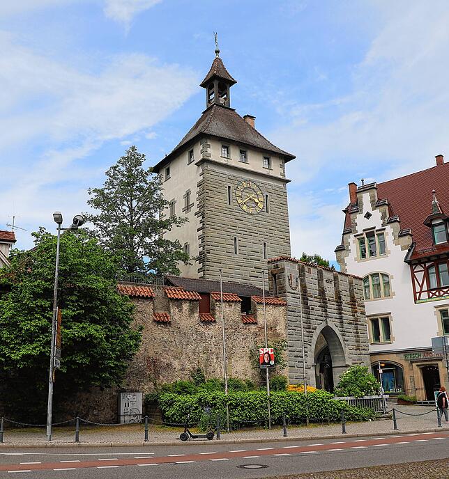 Das Schnetztor ist einer von drei noch bestehenden Wehrtürmen, die früher einmal die Stadt Konstanz vor Eindringlingen beschützt hat.