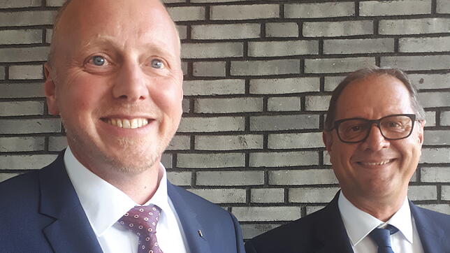 Markus Megerle (links) wird neuer Feuerwehrkommandant in VS. OB Jürgen Roth präsentierte den frisch Gewählten am Mittwoch nach der ...