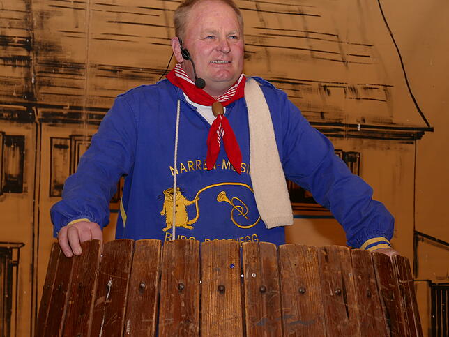 Bild 5: Bilder der Premiere zu den Narrenspielen des Rattlinger Narrenvereines Burg Rosenegg