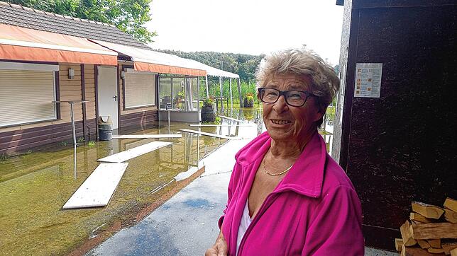 Die Gastronomie am Böhringer Seele ist dicht, das Wasser ist über das Lager in die Küche eingedrungen. Pächterin Isolde Biller (80) ...