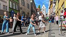 Teenies in ihrem Element: Die Franziskanerstraße wurde beim „Überlinger Frühling“ am Sonntag zum Laufsteg für junge Mode.