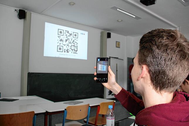 Digitaler Unterricht wird am Hochrhein-Gymnasium in Waldshut bereits groß geschrieben. Über QR-Codes können Schüler daran teilnehmen.